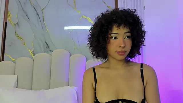 Snapshot of OSHUN_ chatting on February 19, 2025, 12:00 pm OSHUN online show from February 19, 2025, 12:00 pm