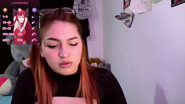 lucycherry   online show from November 12, 2025, 4:27 am