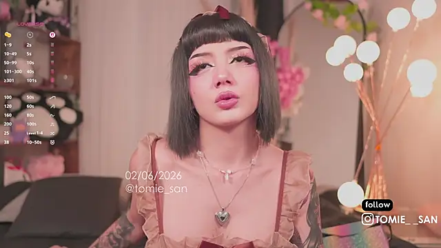 Snapshot of tomie_san chatting on June 2, 2026, 11:32 am tomie san online show from June 2, 2026, 11:32 am