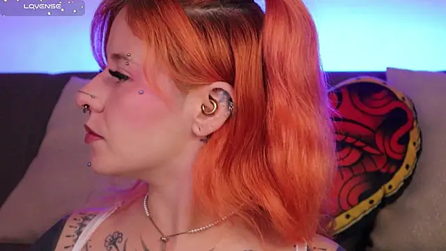 Snapshot of Daarlene chatting on November 10, 2025, 10:53 am Daarlene online show from November 10, 2025, 10:53 am