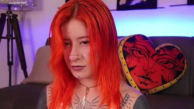 Snapshot of Daarlene chatting on December 15, 2025, 11:16 am Daarlene online show from December 15, 2025, 11:16 am