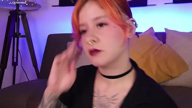 Snapshot of Daarlene chatting on November 8, 2025, 11:03 am Daarlene online show from November 8, 2025, 11:03 am