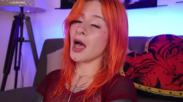 Snapshot of Daarlene chatting on December 5, 2025, 11:31 am Daarlene online show from December 5, 2025, 11:31 am