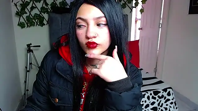 Snapshot of Violettasquirt chatting on June 19, 2026, 3:07 pm Violettasquirt online show from June 19, 2026, 3:07 pm