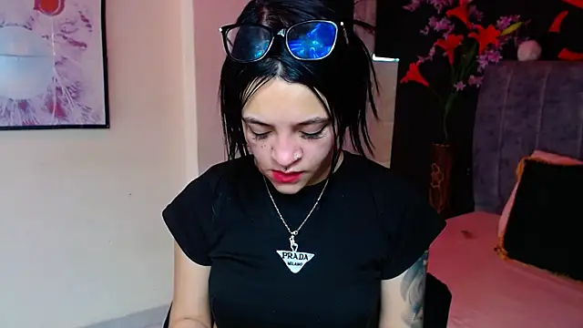 Violettasquirt online show from November 27, 2025, 3:23 pm