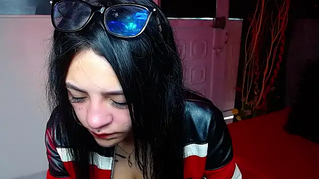 Violettasquirt online show from January 9, 2026, 1:18 pm