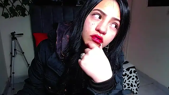 Snapshot of Violettasquirt chatting on June 22, 2026, 1:30 pm Violettasquirt online show from June 22, 2026, 1:30 pm