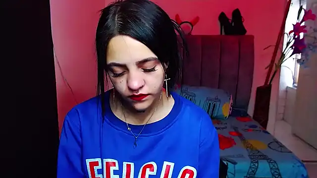 Violettasquirt online show from October 10, 2025, 1:34 pm