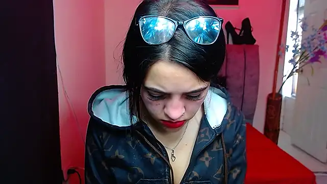 Violettasquirt online show from October 21, 2025, 1:32 pm