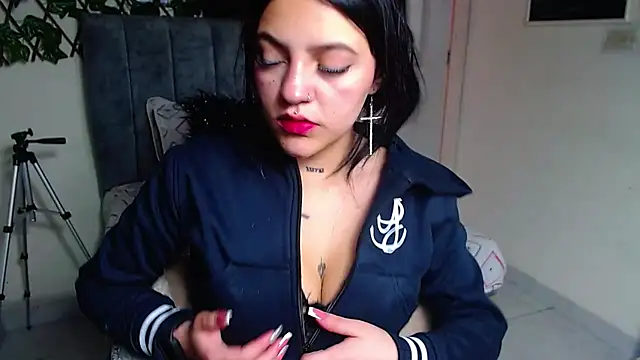 Snapshot of Violettasquirt chatting on June 13, 2026, 2:04 pm Violettasquirt online show from June 13, 2026, 2:04 pm