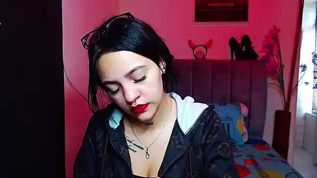 Violettasquirt online show from October 4, 2025, 1:23 pm