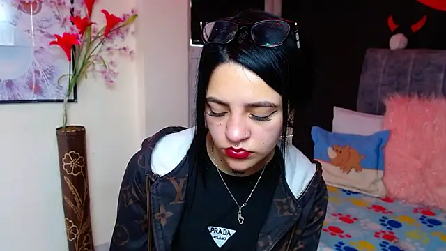 Violettasquirt online show from November 18, 2025, 2:53 pm