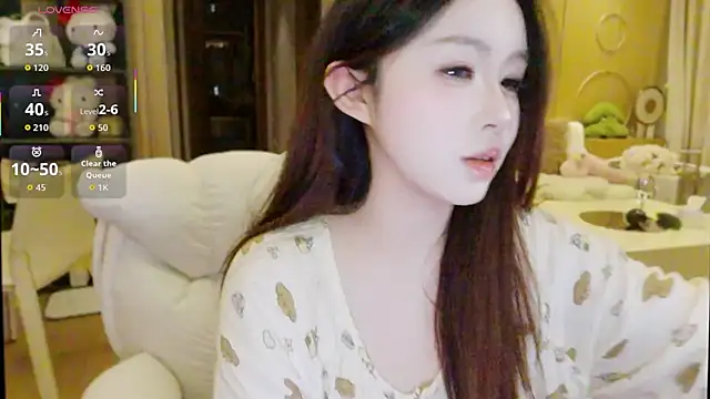 Snapshot of Hazel-11 chatting on December 3, 2025, 1:54 pm Hazel-11 online show from December 3, 2025, 1:54 pm