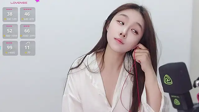 Snapshot of Hazel-11 chatting on January 6, 2025, 11:51 am Hazel-11 online show from January 6, 2025, 11:51 am