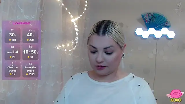 JewellKiss7 online show from December 2, 2025, 11:23 am