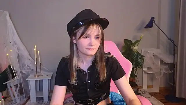 Snapshot of CiriRianonn chatting on October 28, 2025, 4:35 am CiriRianonn online show from October 28, 2025, 4:35 am