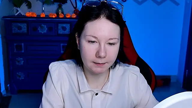 NancyMartinez online show from October 31, 2025, 5:15 am