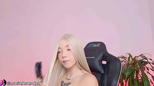 Mariafer05 online show from April 7, 2026, 4:20 pm