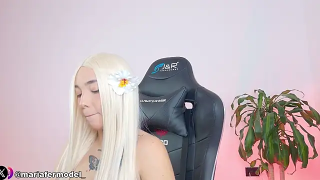 Mariafer05 online show from April 13, 2026, 4:11 pm