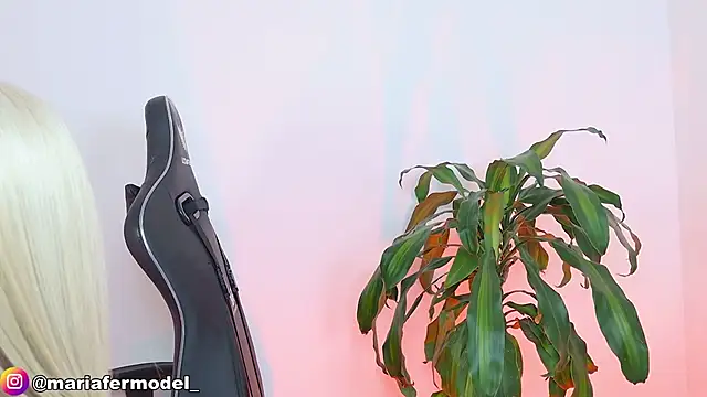 Mariafer05 online show from March 4, 2026, 4:04 pm