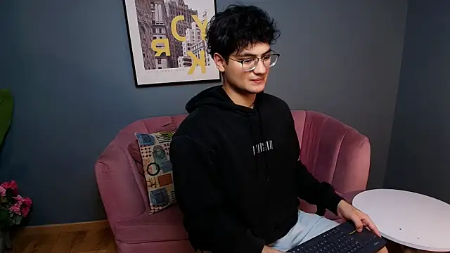 Snapshot of Mark_Evans1_ chatting on March 12, 2025, 7:36 pm Mark Evans1  online show from March 12, 2025, 7:36 pm