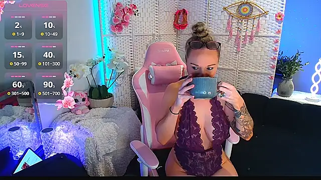 EllieKarrX online show from November 11, 2025, 9:31 pm