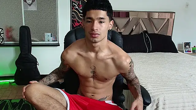 Snapshot of Damon__333 chatting on October 20, 2025, 8:09 pm Damon 333 online show from October 20, 2025, 8:09 pm