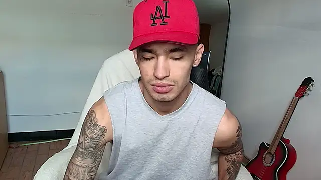 Snapshot of Damon__333 chatting on November 22, 2025, 5:45 pm Damon 333 online show from November 22, 2025, 5:45 pm