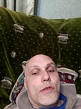 Pineapple04 online show from April 18, 2026, 7:07 pm