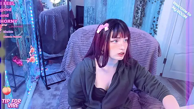 Snapshot of Toxic_Ellies chatting on February 25, 2025, 2:26 pm Toxic Ellies online show from February 25, 2025, 2:26 pm