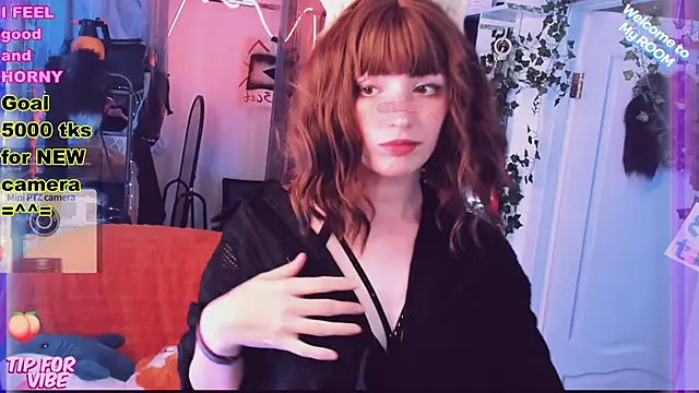 Snapshot of Toxic_Ellies chatting on February 13, 2025, 3:03 pm Toxic Ellies online show from February 13, 2025, 3:03 pm