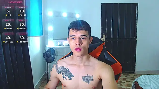 Snapshot of ADAM_HOT chatting on July 21, 2026, 10:33 pm ADAM HOT online show from July 21, 2026, 10:33 pm