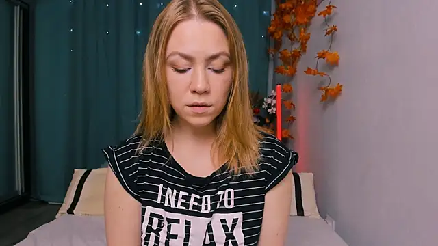 Snapshot of InsatiableFoxX chatting on October 17, 2025, 5:59 pm InsatiableFoxX online show from October 17, 2025, 5:59 pm