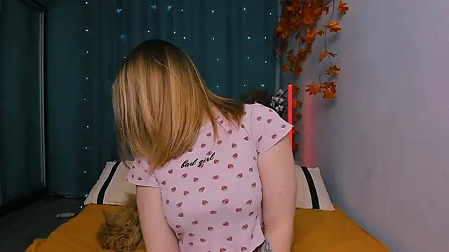 Snapshot of InsatiableFoxX chatting on September 30, 2025, 5:52 pm InsatiableFoxX online show from September 30, 2025, 5:52 pm