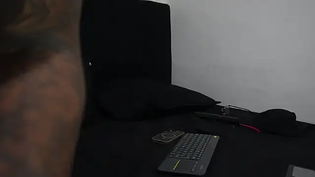 Hendry  online show from February 9, 2025, 5:29 am