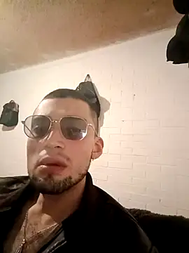 Suggarwhite18CM online show from November 11, 2025, 3:45 am