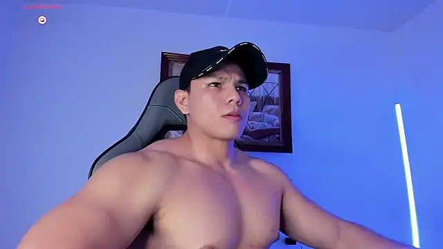 Snapshot of RoyConstance chatting on February 4, 2026, 3:23 am RoyConstance online show from February 4, 2026, 3:23 am