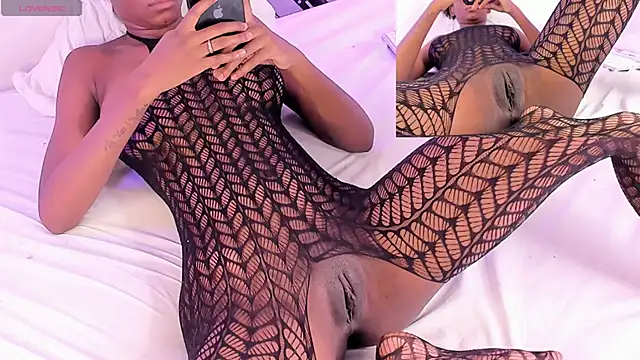 Snapshot of AgathaFoxy chatting on February 7, 2025, 4:37 am AgathaFoxy online show from February 7, 2025, 4:37 am