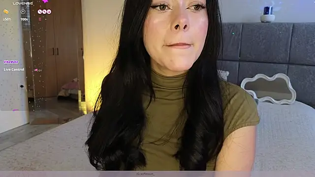 Snapshot of Soffimoon_ chatting on February 11, 2026, 8:20 pm Soffimoon online show from February 11, 2026, 8:20 pm