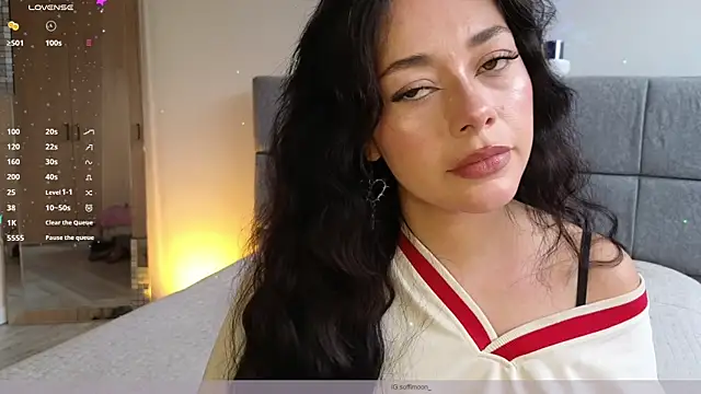 Soffimoon  online show from April 10, 2026, 9:11 pm