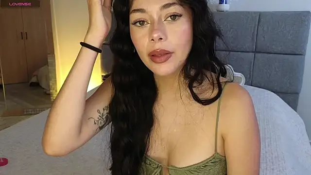 Soffimoon  online show from April 14, 2026, 8:25 pm