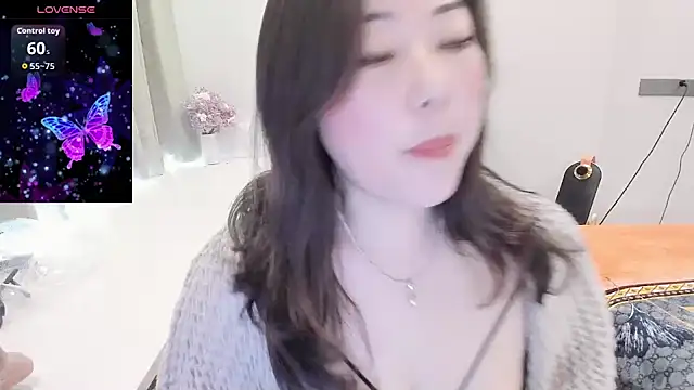 Snapshot of Crystal_Wings chatting on February 3, 2026, 2:53 am Crystal Wings online show from February 3, 2026, 2:53 am