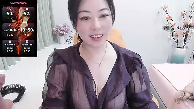 Snapshot of Crystal_Wings chatting on October 15, 2025, 2:43 am Crystal Wings online show from October 15, 2025, 2:43 am
