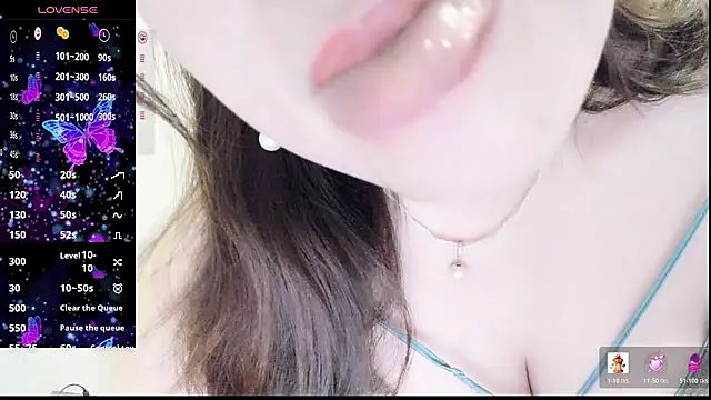 Snapshot of Crystal_Wings chatting on May 19, 2026, 1:21 am Crystal Wings online show from May 19, 2026, 1:21 am
