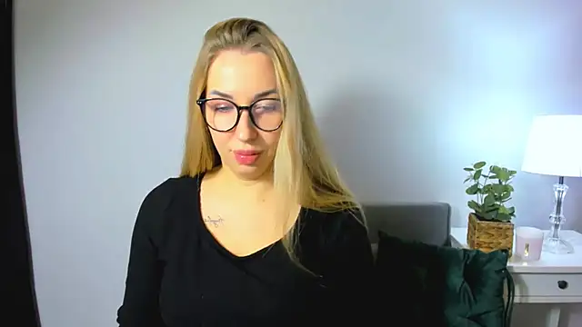 AriaDesire online show from December 4, 2025, 7:51 am