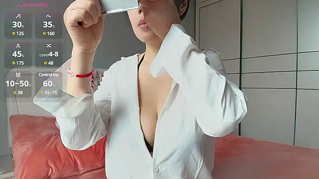 Snapshot of Mili-0 chatting on February 8, 2025, 6:43 am Mili-0 online show from February 8, 2025, 6:43 am