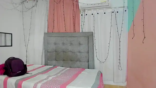 valentina 0  online show from March 14, 2025, 3:26 am