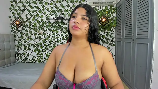 Snapshot of valentina_0_ chatting on February 9, 2026, 5:44 pm valentina 0 online show from February 9, 2026, 5:44 pm