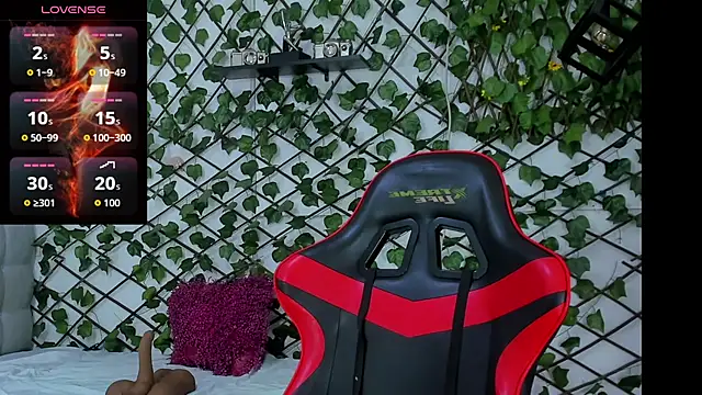 valentina 0  online show from November 12, 2025, 8:23 pm