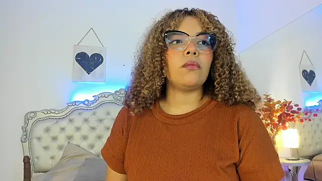 NiaColusi online show from September 20, 2025, 7:52 pm